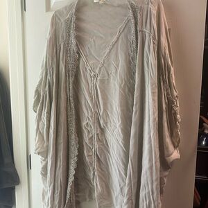 ANDREE BY UNIT Light Beige Lace-Trim Open Cardigan Shrug